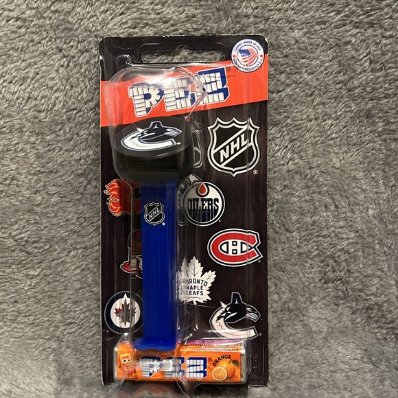 Vancouver Canucks memorabilia - Picture 2 of 9